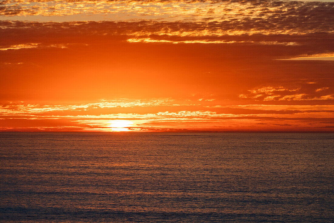 Meereslandschaft von Big Sur bei Sonnenuntergang