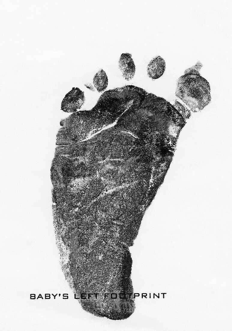 Fußabdruck mit Tinte auf Papier von einem neugeborenen Jungen