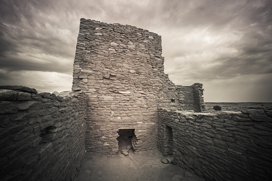 Herannahender Sturm über der Wukoki Ruine, Wupatki National Monument, Arizona