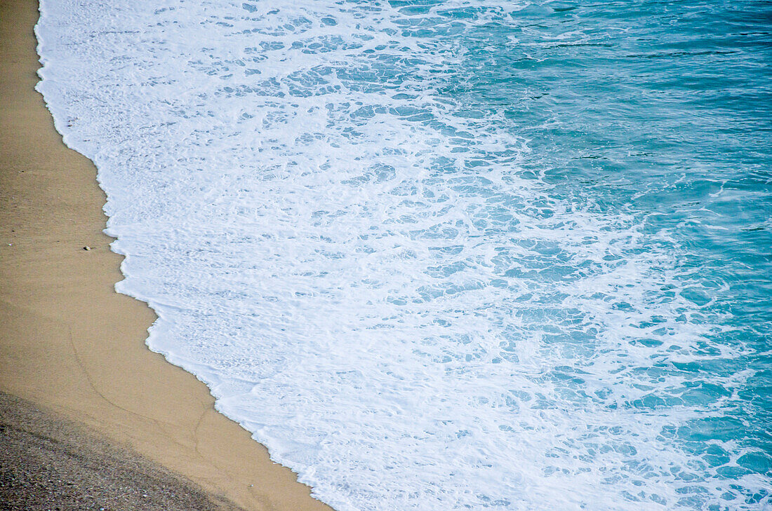 Wellen am Strand, Julia Pfeiffer Burns State Park, Big Sur, Kalifornien, USA