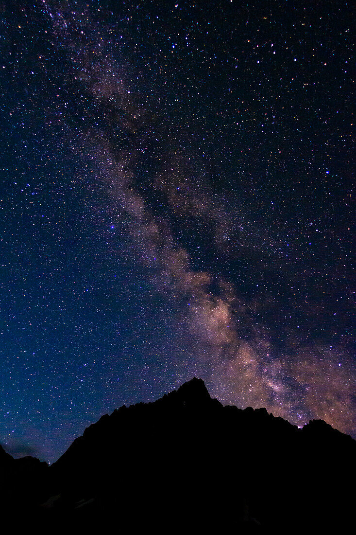 Die Milchstraße über den Palisades, John Muir Wilderness, Sierra Nevada Mountains, Kalifornien, USA