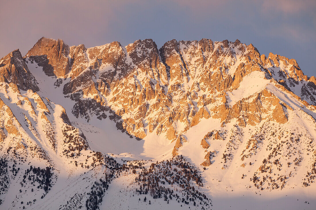 USA, California, Sierra Nevada Range. Sunrise on Basin Mountain