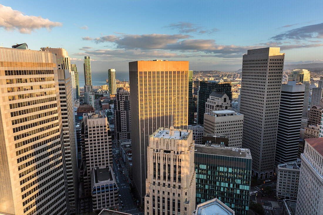 Blick auf die Stadt aus dem 40. Stock des Loews Regency Hotel in San Francisco, Kalifornien, USA (Großformat verfügbar)