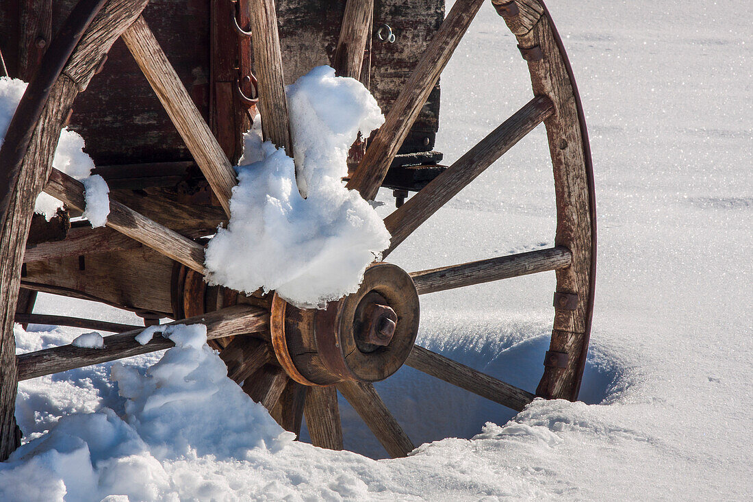 Wagon Wheel im Schnee, Kalifornien