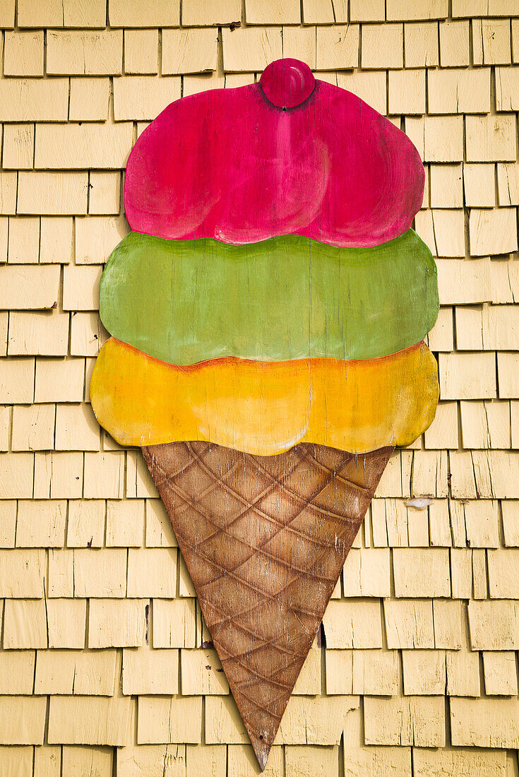 USA, Maine, Cape Neddick, ice cream cone mural