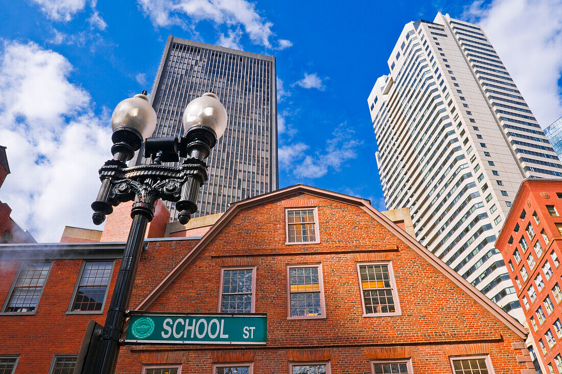 Die alte Eckbuchhandlung in der School Street, Freedom Trail, Boston, Massachusetts, USA