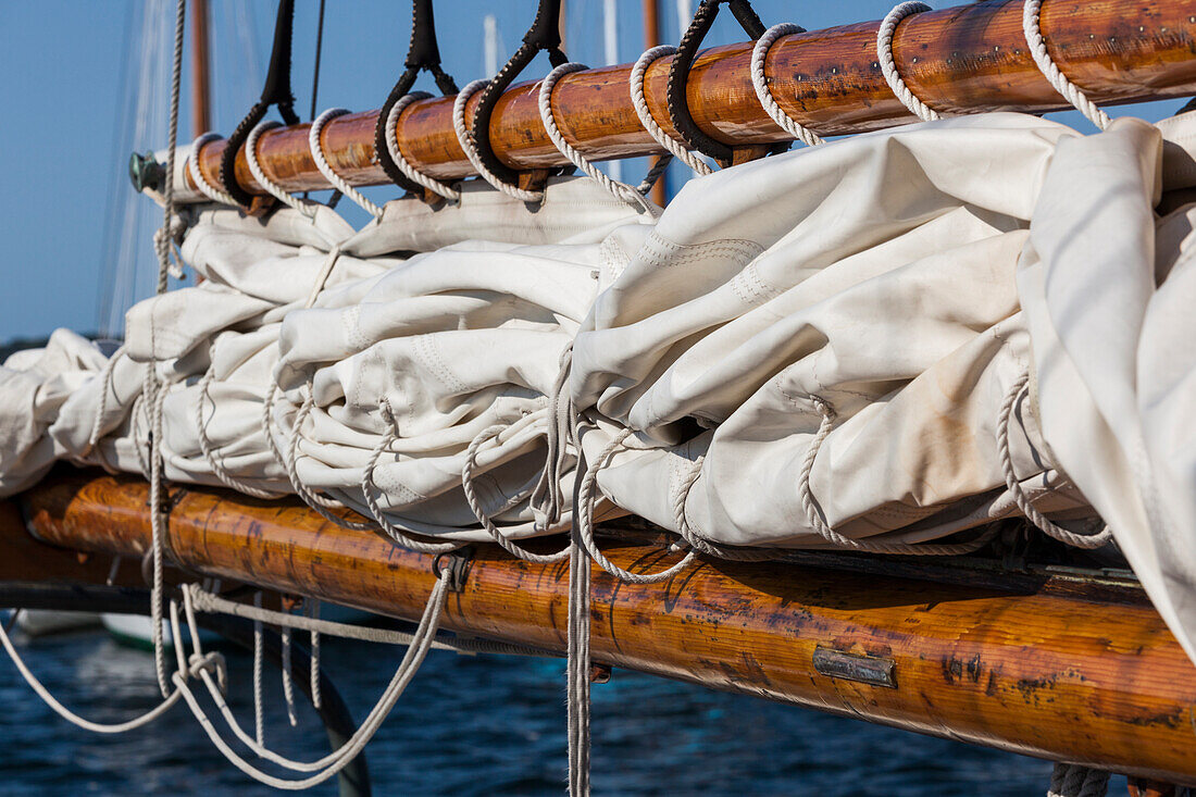 USA, Massachusetts, Cape Ann, Gloucester, America's Oldest Seaport, Gloucester Schooner Festival, schooner sails