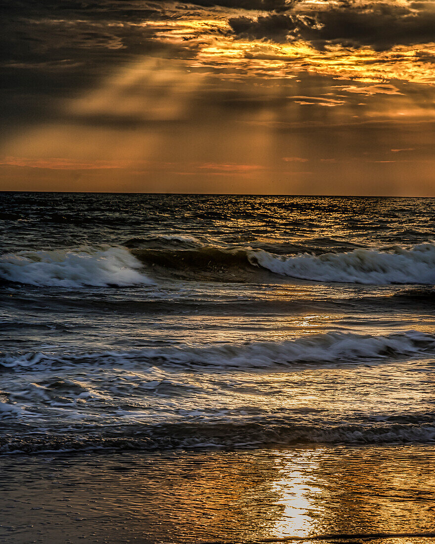 USA, New Jersey, Cape May National Seashore. Sunset on seashore