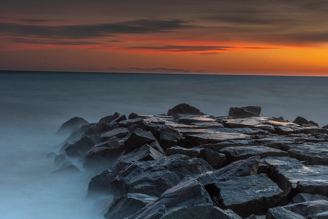 USA, New Jersey, Cape May National Seashore. Sunset on seashore