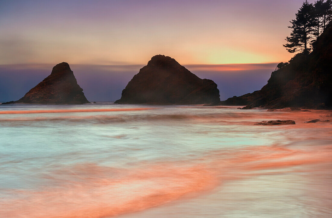 USA, Oregon, Florence. Sunrise on Heceta Beach