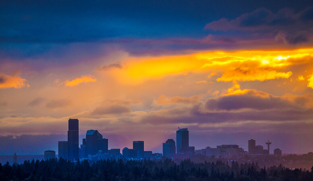 USA, Washington State, Lake Washington, Seattle skyline viewed from Bellevue at sunset.