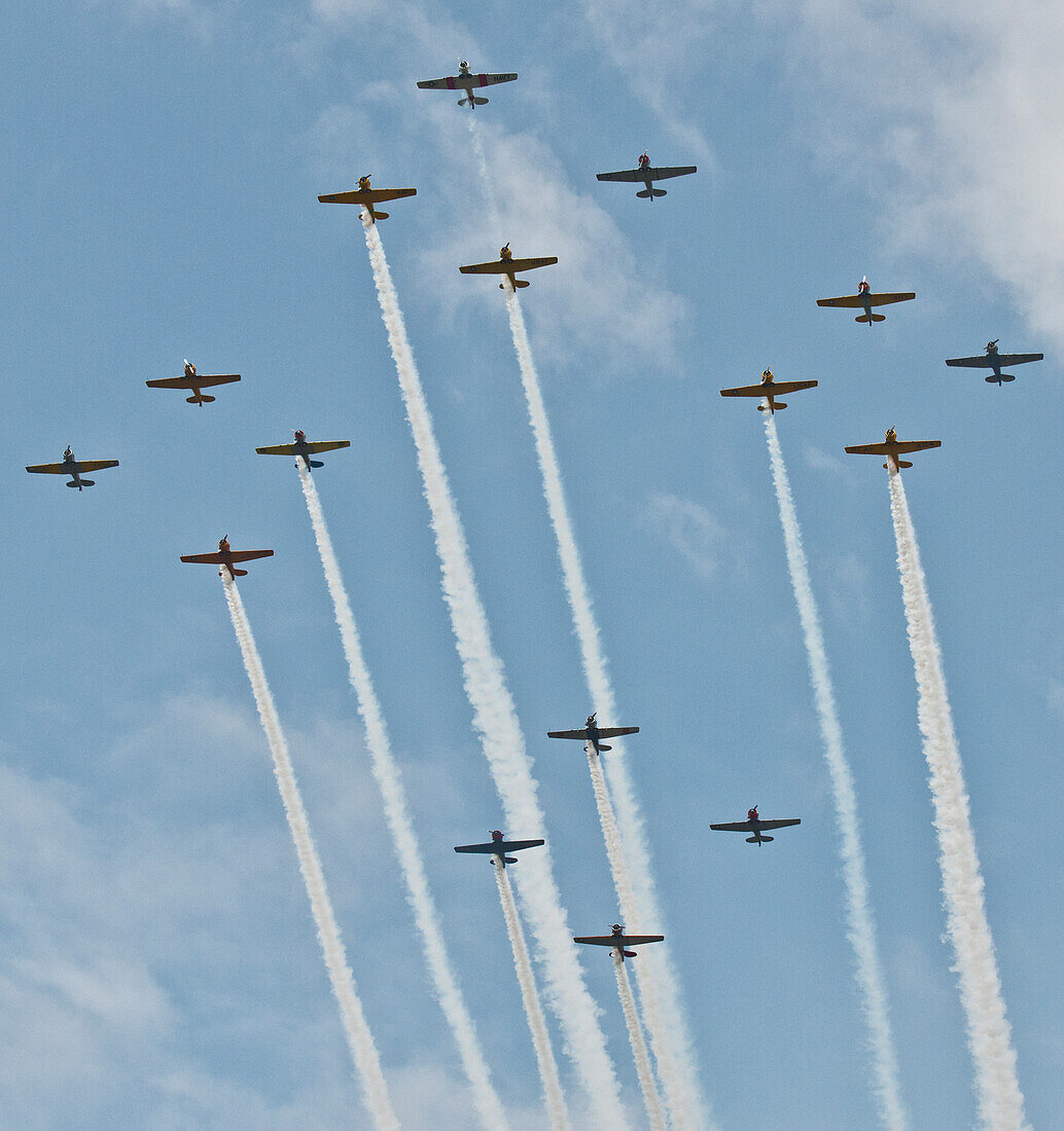 USA, Wisconsin, Oshkosh, AirVenture 2016, Formation of North American T-6 Texan, SNJ, and Harvard Military Trainers