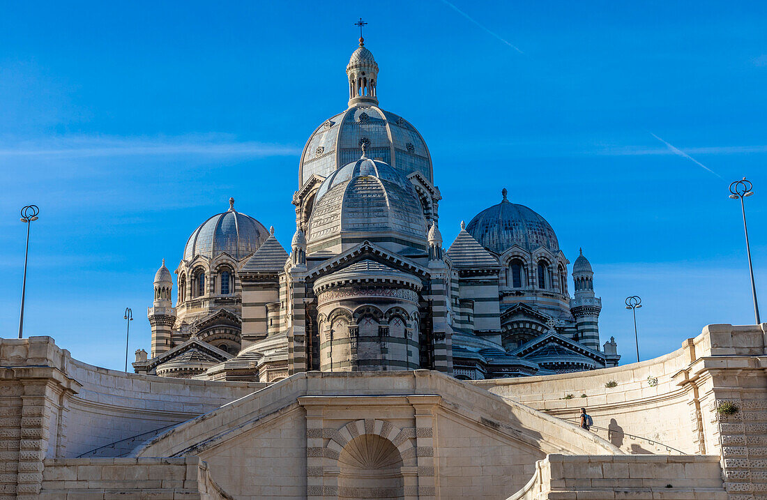 Die Fassade der Kathedrale von Marseille, Marseille, Bouches-du-Rhone, Provence-Alpes-Cote d'Azur, Frankreich, Westeuropa