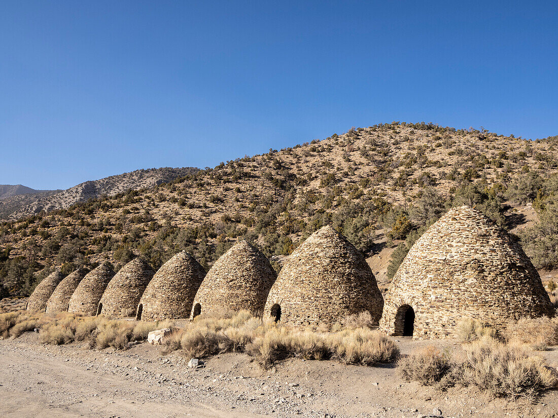 Wildrose Charcoal Kilns, erbaut 1877 zur Herstellung von Holzkohle für die Minen, Death Valley National Park, Kalifornien, Vereinigte Staaten von Amerika, Nordamerika