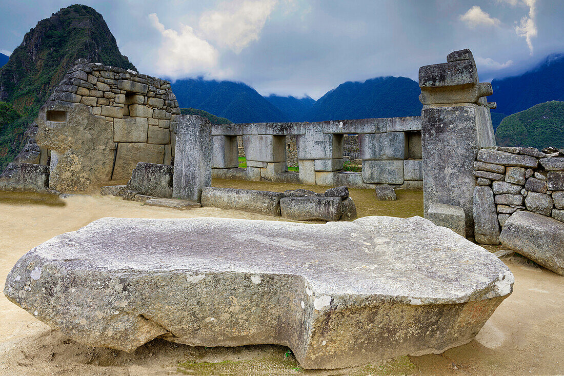 Machu Picchu, UNESCO World Heritage Site, ruined city of the Incas, Andes Cordillera, Urubamba province, Cusco, Peru, South America