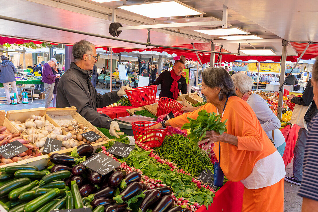 Market at Aix-en-Provence, Bouches-du-Rhone, Provence-Alpes-Cote d'Azur, France, Western Europe
