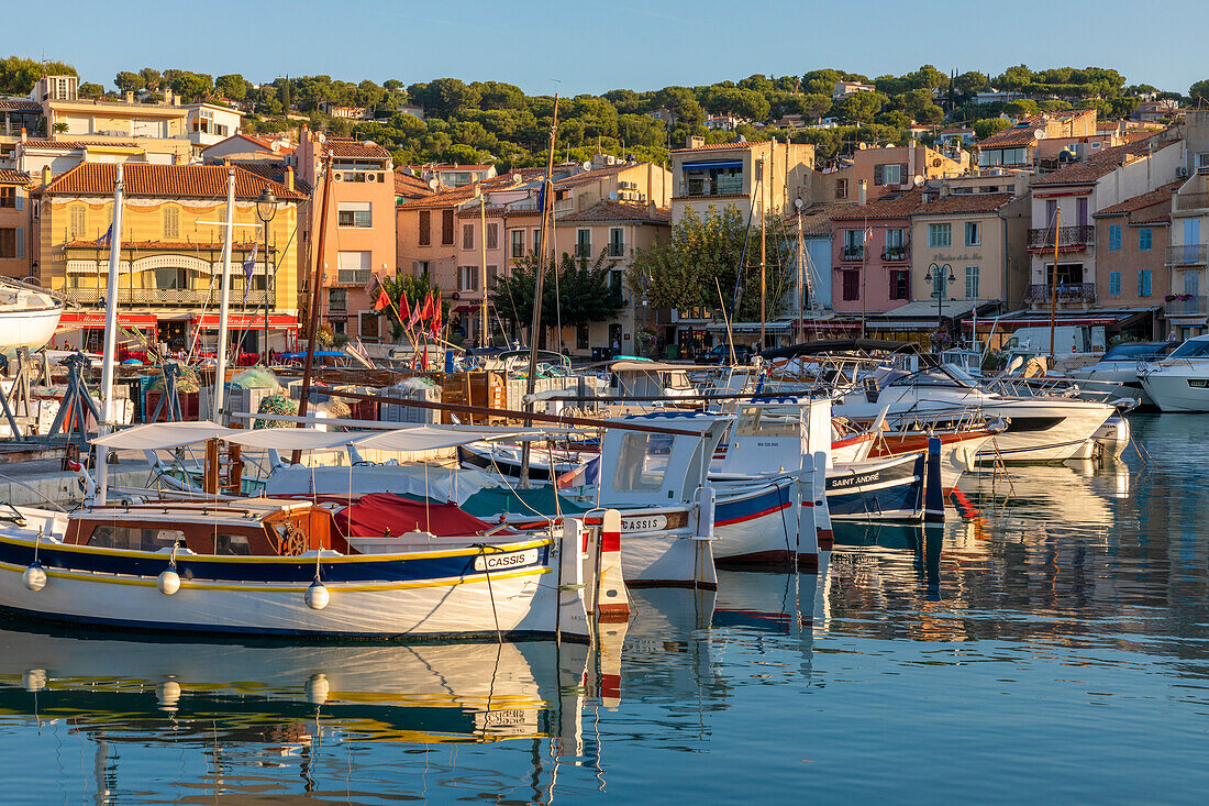 Der Hafen von Cassis, Cassis, Bouches du Rhone, Provence-Alpes-Côte d'Azur, Frankreich, Westeuropa