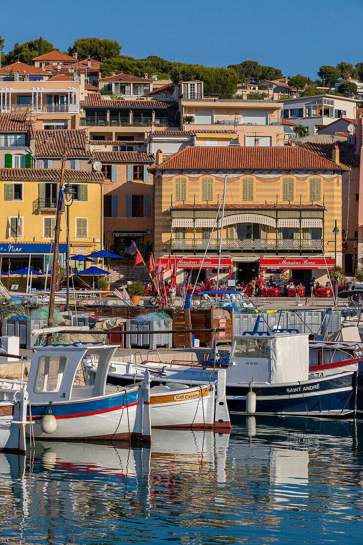 Der Hafen von Cassis, Cassis, Bouches du Rhone, Provence-Alpes-Cote d'Azur, Frankreich, Westeuropa