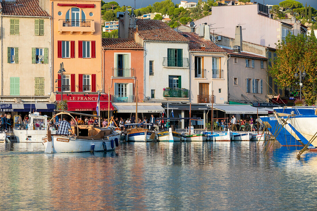 The Harbour at Cassis, Cassis, Bouches du Rhone, Provence-Alpes-Cote d'Azur, France, Western Europe