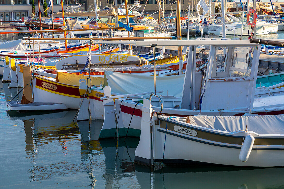 Der Hafen von Cassis, Cassis, Bouches du Rhone, Provence-Alpes-Cote d'Azur, Frankreich, Westeuropa