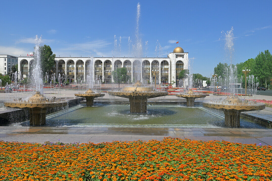 Fountain on the Ala-Too square, Bishkek, Kyrgyzstan, Central Asia, Asia