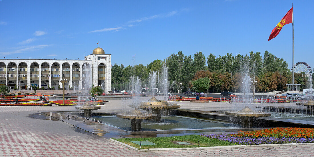 Fountain on the Ala-Too square, Bishkek, Kyrgyzstan, Central Asia, Asia