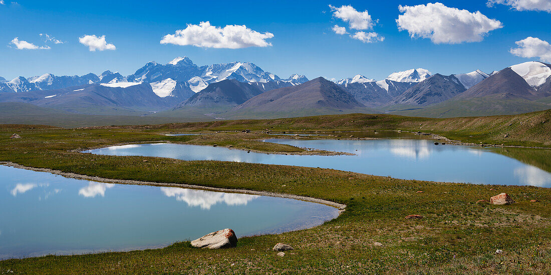 Alpine lake, Kakshaal Too in the Tian Shan mountain range near the Chinese border, Naryn Region, Kyrgyzstan, Central Asia, Asia