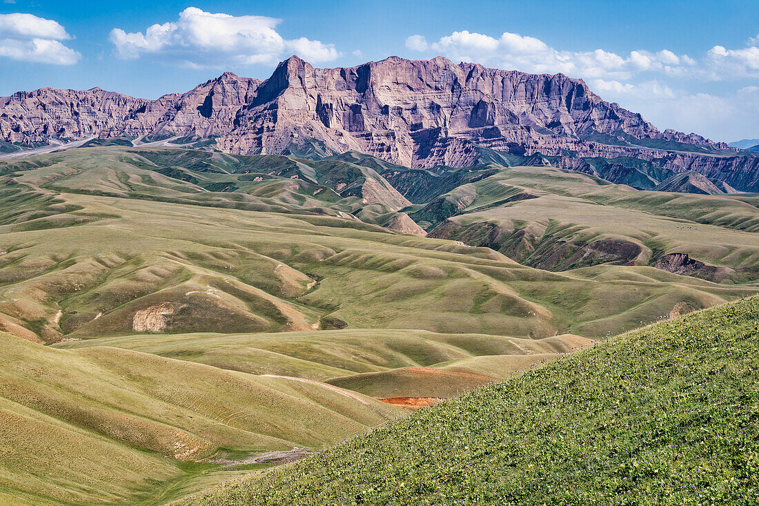 Landschaft entlang des At-Bashy-Gebirges, Region Naryn, Kirgisistan, Zentralasien, Asien
