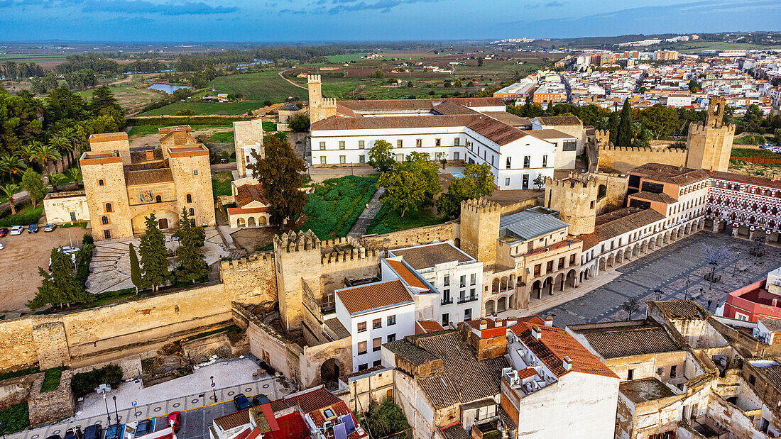 Luftaufnahme der Burg Alcazaba, Badajoz, Extremadura, Spanien, Europa