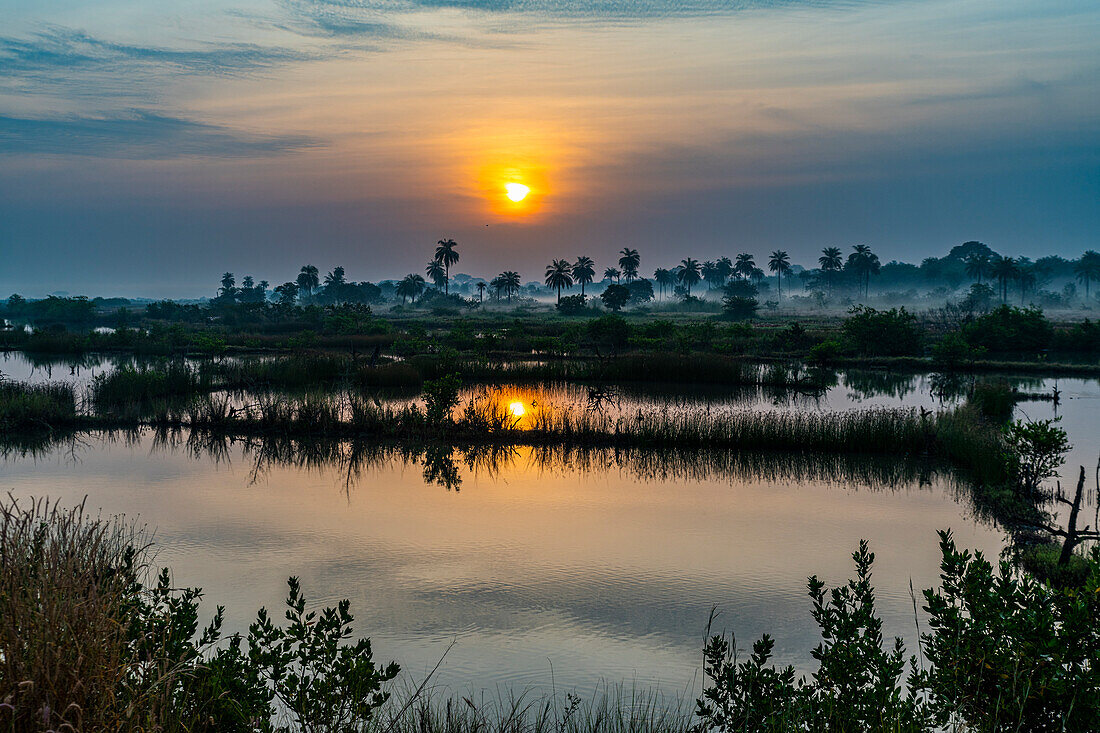 Sonnenaufgang in der Casamance, Senegal, Westafrika, Afrika