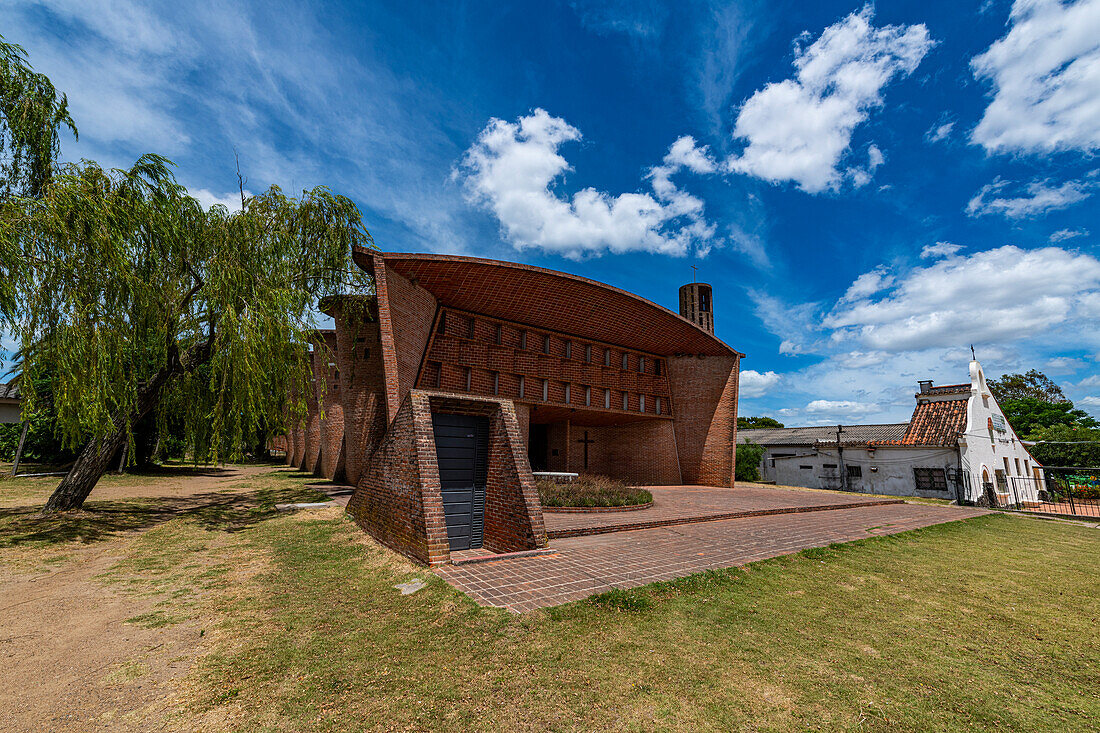 Kirche von Atlantida (Kirche Christi des Arbeiters und Unserer Lieben Frau von Lourdes), ein Werk des Ingenieurs Eladio Dieste, UNESCO-Weltkulturerbe, Departement Canelones, Uruguay, Südamerika