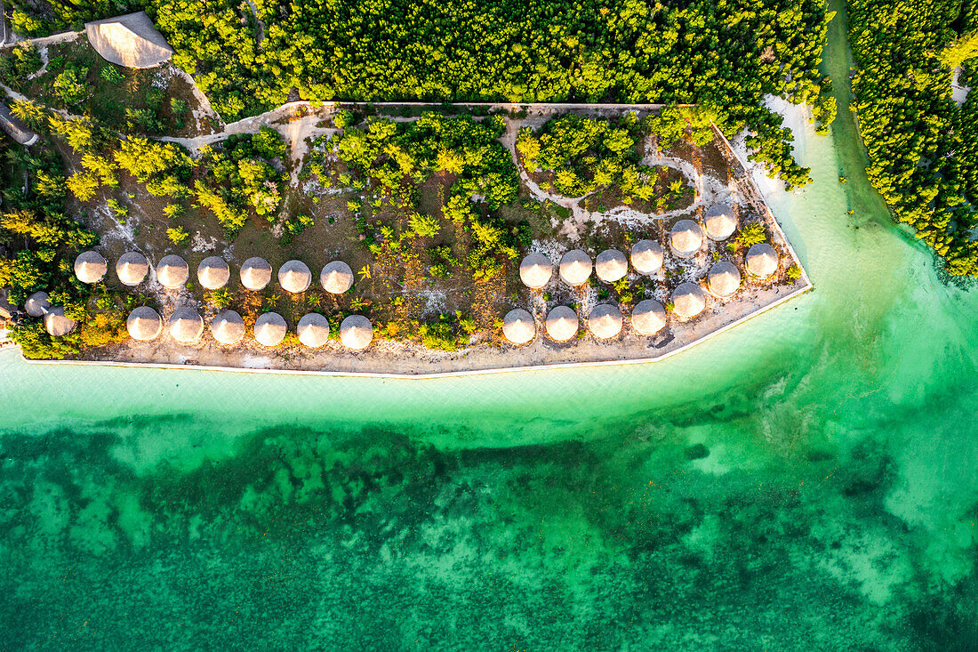 Overhead view of luxury tourist resort in front of the idyllic Indian Ocean, Pingwe, Chwaka Bay, Zanzibar, Tanzania, East Africa, Africa
