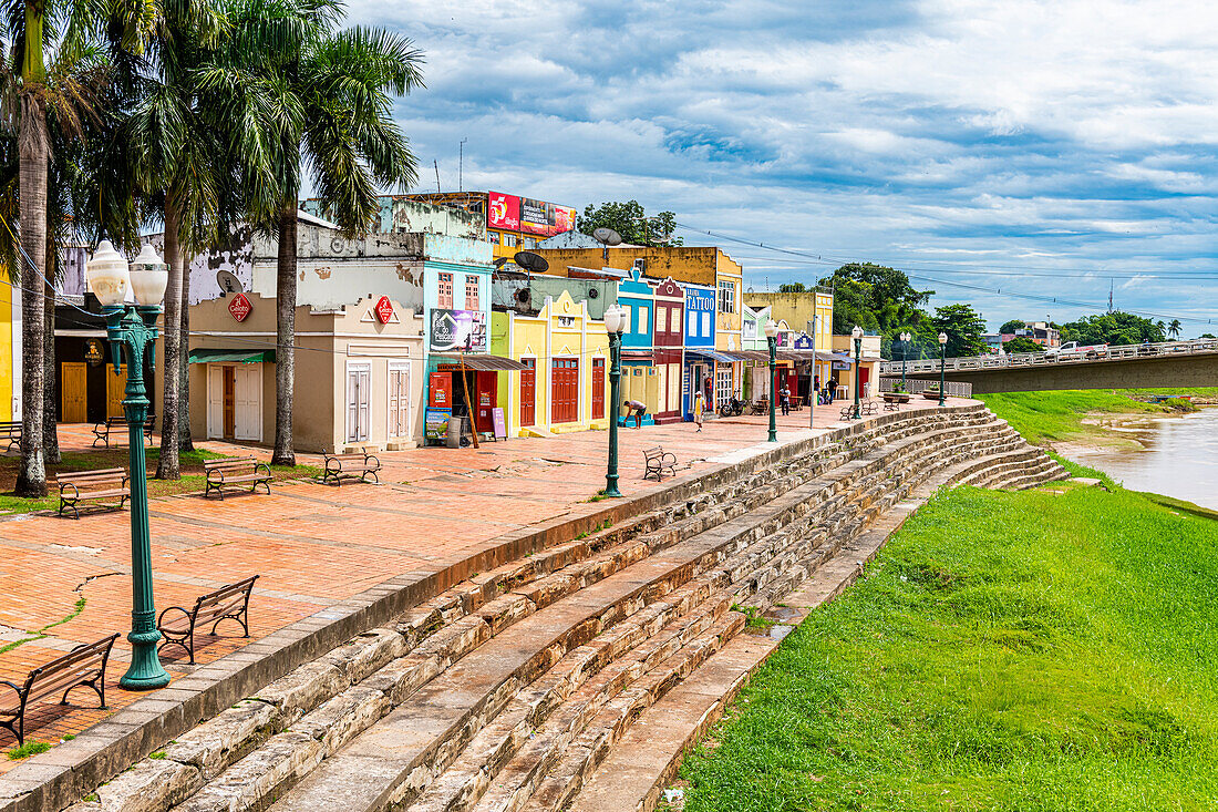 Winzige Läden entlang des Acre-Flusses, Rio Branco, Bundesstaat Acre, Brasilien, Südamerika