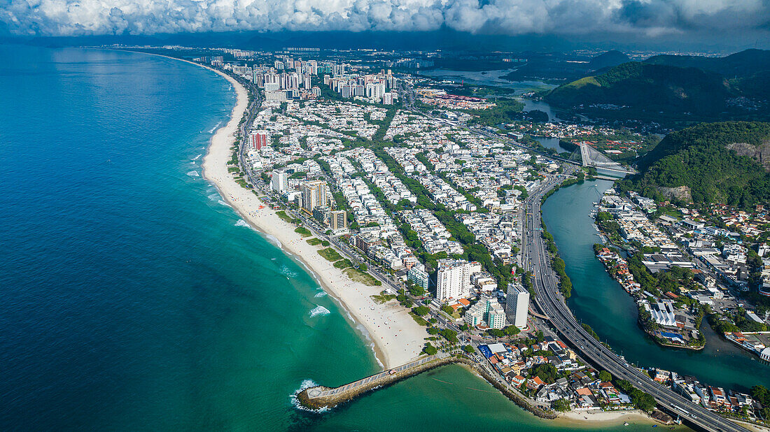Luftaufnahme von Barra de Tijuca, Rio de Janeiro, Brasilien, Südamerika