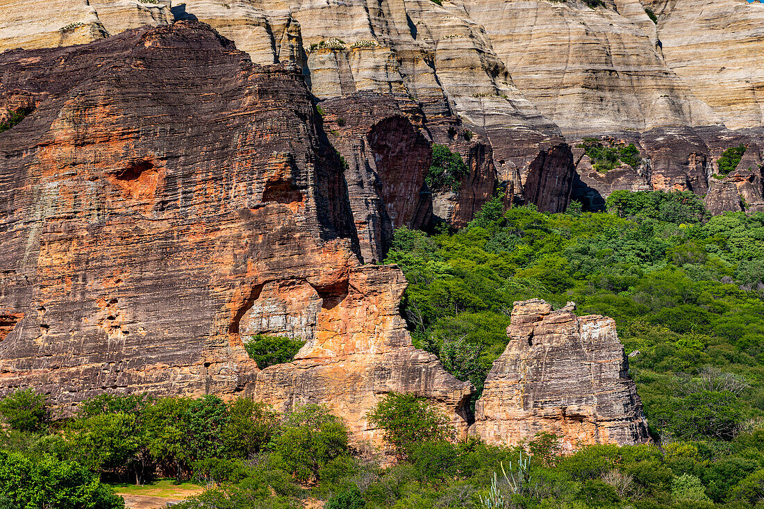 Steinbogen in Pedra Furada, Nationalpark Serra da Capivara, UNESCO-Welterbe, Piaui, Brasilien, Südamerika
