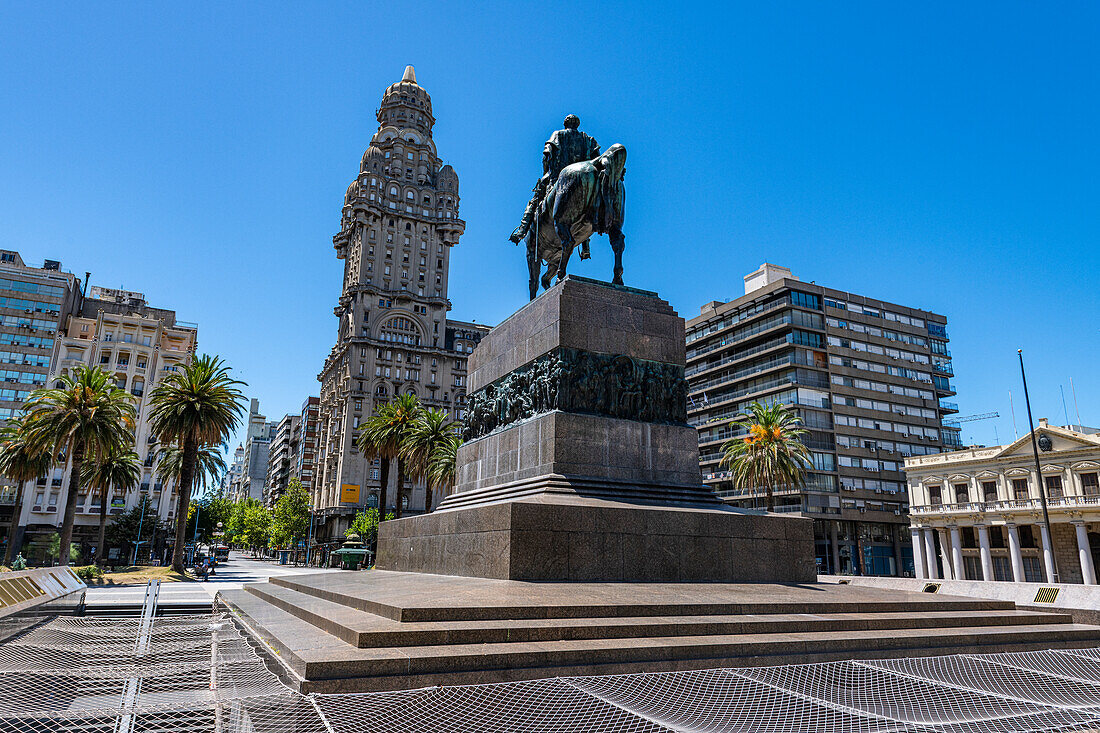 Independence Square, Montevideo, Uruguay, South America