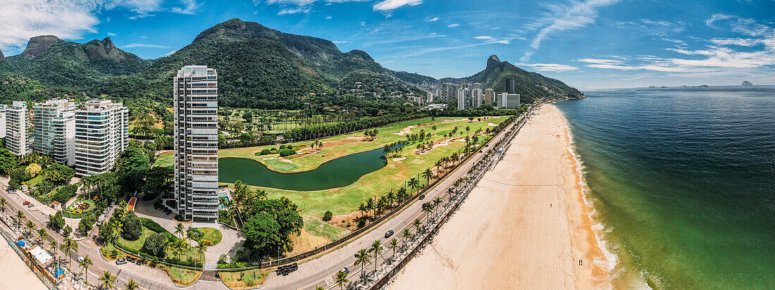 Luftaufnahme des Gavea-Strandes in Sao Conrado, einem Viertel der Oberschicht im Westen von Rio, Rio de Janeiro, Brasilien, Südamerika