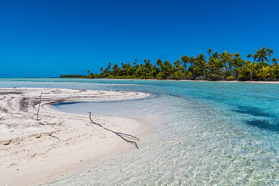 Blue lagoon, Fakarava, Tuamotu archipelago, French Polynesia, South Pacific, Pacific