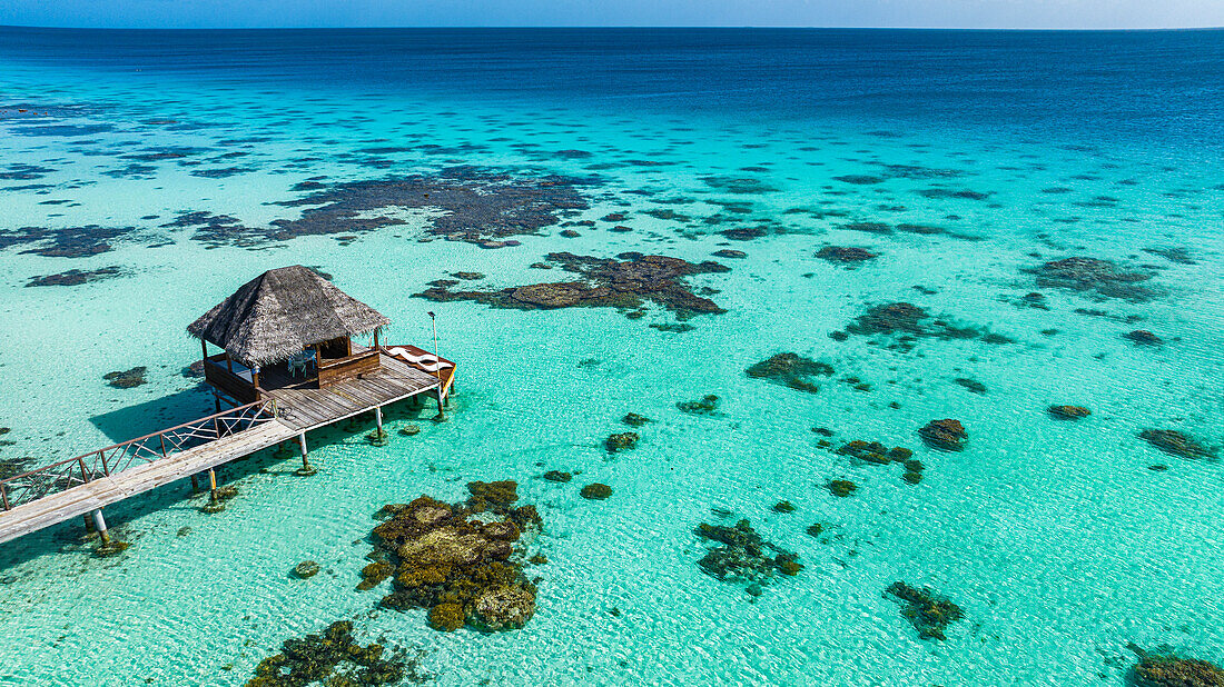 Luftaufnahme des Sonnendecks über der Lagune von Fakarava, Tuamotu-Archipel, Französisch-Polynesien, Südpazifik, Pazifik