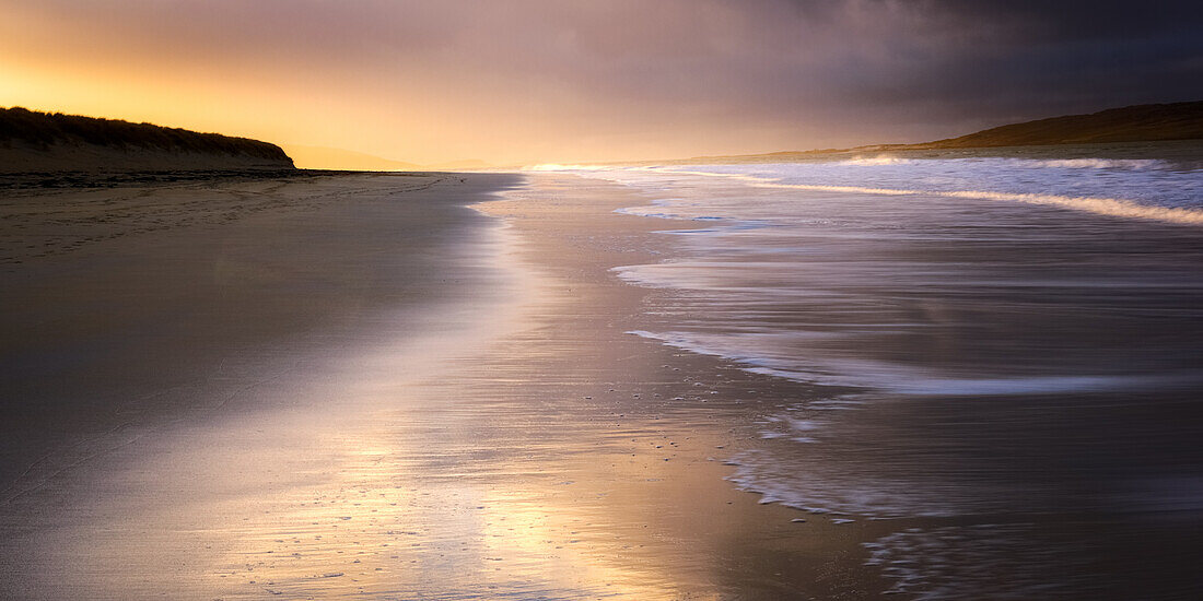 Luskentyre Strand bei Sonnenuntergang, Isle of Harris, Äußere Hebriden, Schottland, Vereinigtes Königreich, Europa