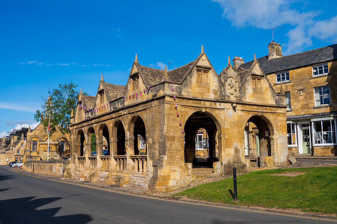 Market Hall and Cotswold stone cottages on High Street, Chipping Campden, Cotswolds, Gloucestershire, England, United Kingdom, Europe