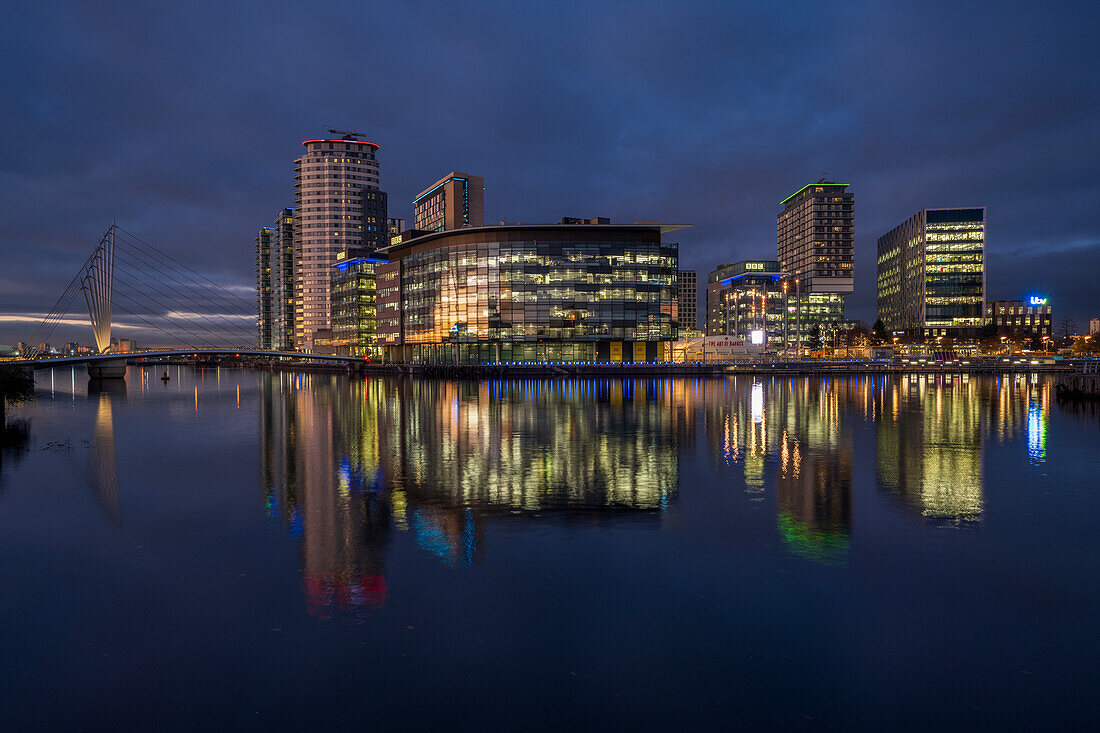 MediaCity bei Nacht, Salford Quays, Manchester, England, Vereinigtes Königreich, Europa