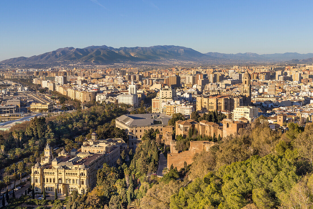 Blick vom Aussichtspunkt Gibralfaro über das Stadtzentrum, Malaga, Costa del Sol, Andalusien, Spanien, Europa