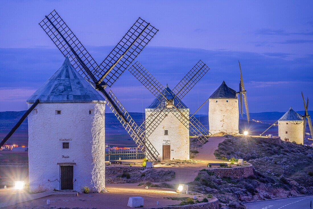 Windmühlen, Consuegra, Toledo, Kastilien-La Mancha, Spanien, Europa