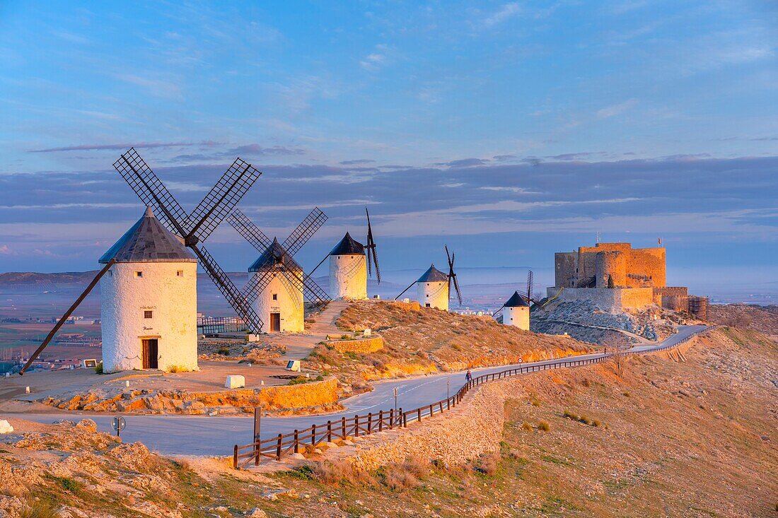 Windmühlen, Consuegra, Toledo, Kastilien-La Mancha, Spanien, Europa