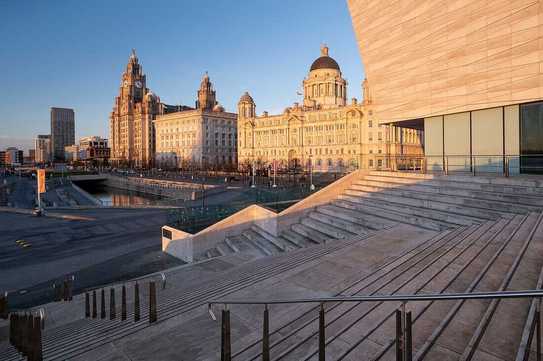 Das Liver Building, das Cunard Building und das Port of Liverpool Building am Pier Head, Liverpool Waterfront, Liverpool, Merseyside, England, Vereinigtes Königreich, Europa