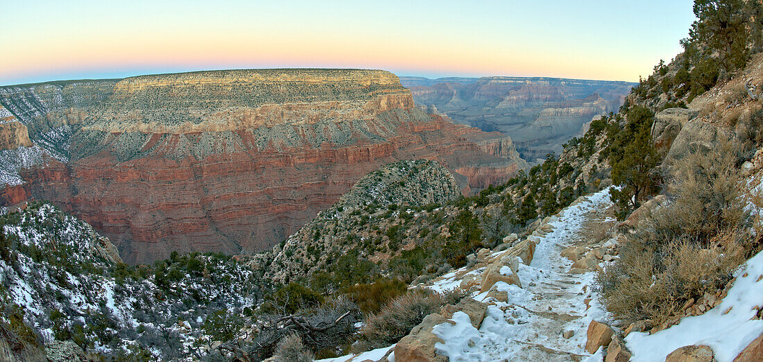 Blick auf den Yuma Point vom Hermit Trail im Winter im Grand Canyon, Grand Canyon National Park, UNESCO-Weltnaturerbe, Arizona, Vereinigte Staaten von Amerika, Nordamerika