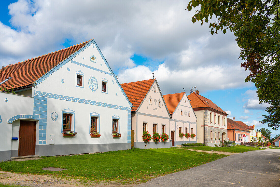 Historische Häuser im Reservat des Historischen Dorfes Holasovice, ländlicher Barockstil, UNESCO-Welterbe, Holasovice, Tschechische Republik (Tschechien), Europa