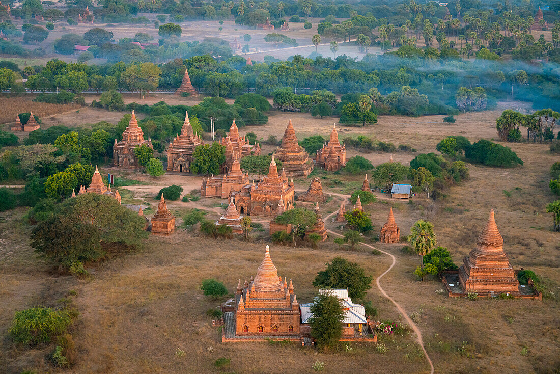 Temples, Bagan (Pagan), UNESCO World Heritage Site, Myanmar (Burma), Asia