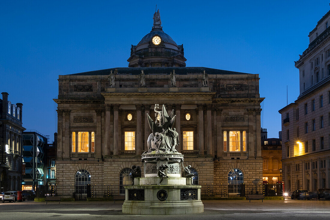 The Nelson Monument and Liverpool Town Hall at night, Exchange Flags, Liverpool City Centre, Liverpool, Merseyside, England, United Kingdom, Europe